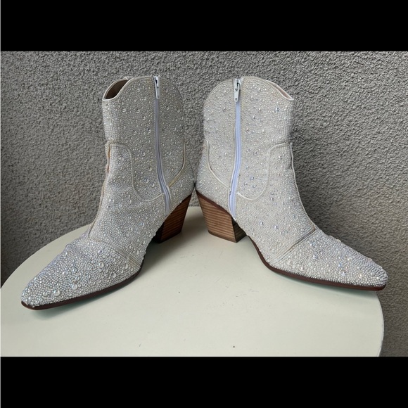 Betsey Johnson ankle boots cowgirl white Emory beads pointed toe size 11M - Picture 5 of 8